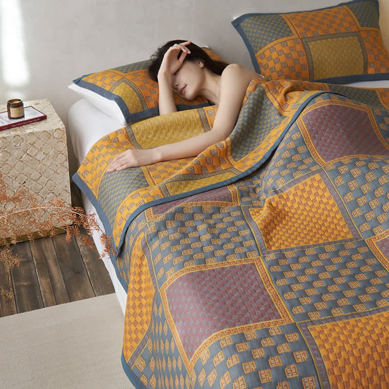 Airy vintage-style cotton blanket for all seasons