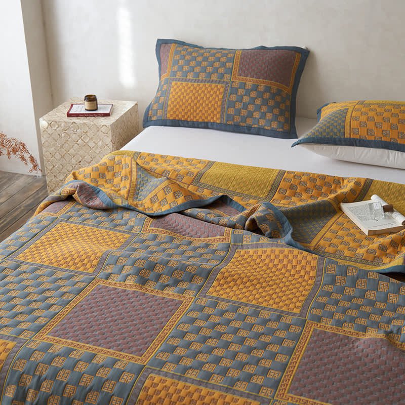 Airy vintage-style cotton blanket for all seasons