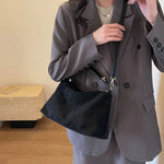 Luxurious Shoulder Bag for Modern Everyday Use