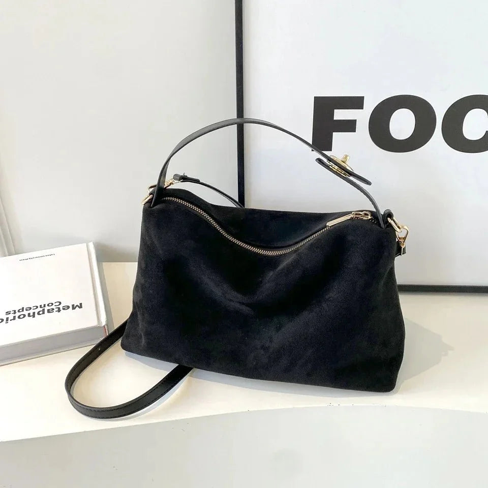 Luxurious Shoulder Bag for Modern Everyday Use