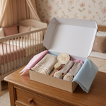 Geschenkset für Babys – Handtuch, Socken oder Haarband & Badebürste