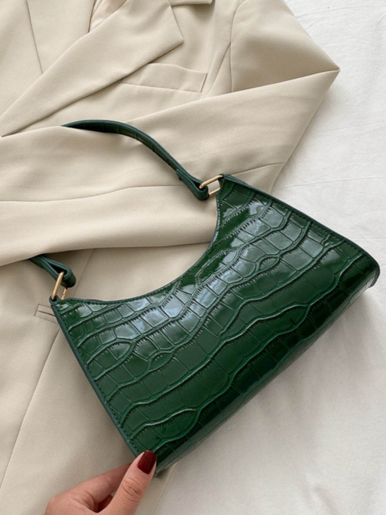 Elegant baguette bag in a stylish snake look