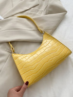 Elegant baguette bag in a stylish snake look