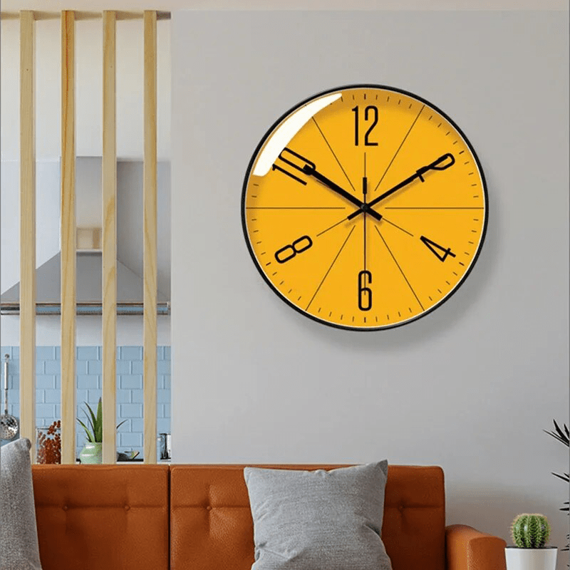 Stilvolle Wanduhr mit stillem Quarzmechanismus und modernem Design