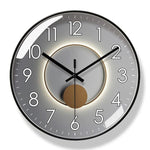 Stilvolle Wanduhr mit stillem Quarzmechanismus und modernem Design