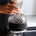 Kristallglas Karaffe – Eleganter 360° Rotationsspender | 1,5 L Wein- und Getränkedispensierer