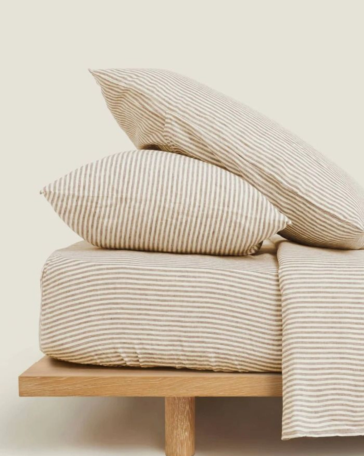 Elegant bedding set made of high-quality linen and cotton