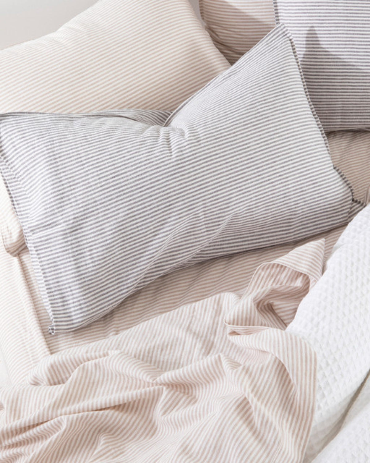 Elegant bedding set made of high-quality linen and cotton