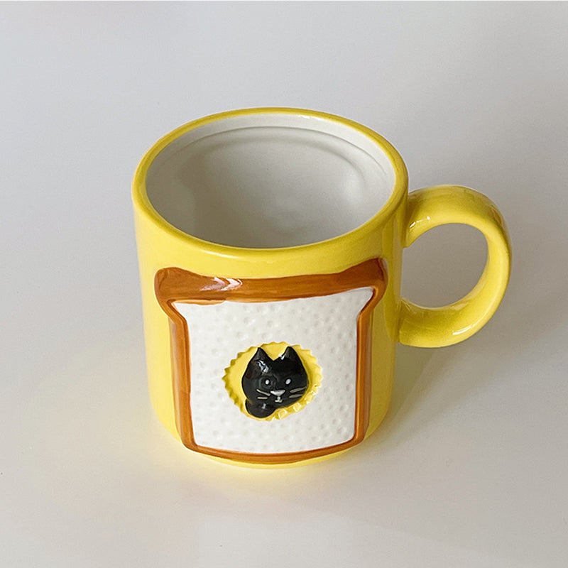 Kreative Kaffeetasse mit großen Augen für den Weihnachtsbaum