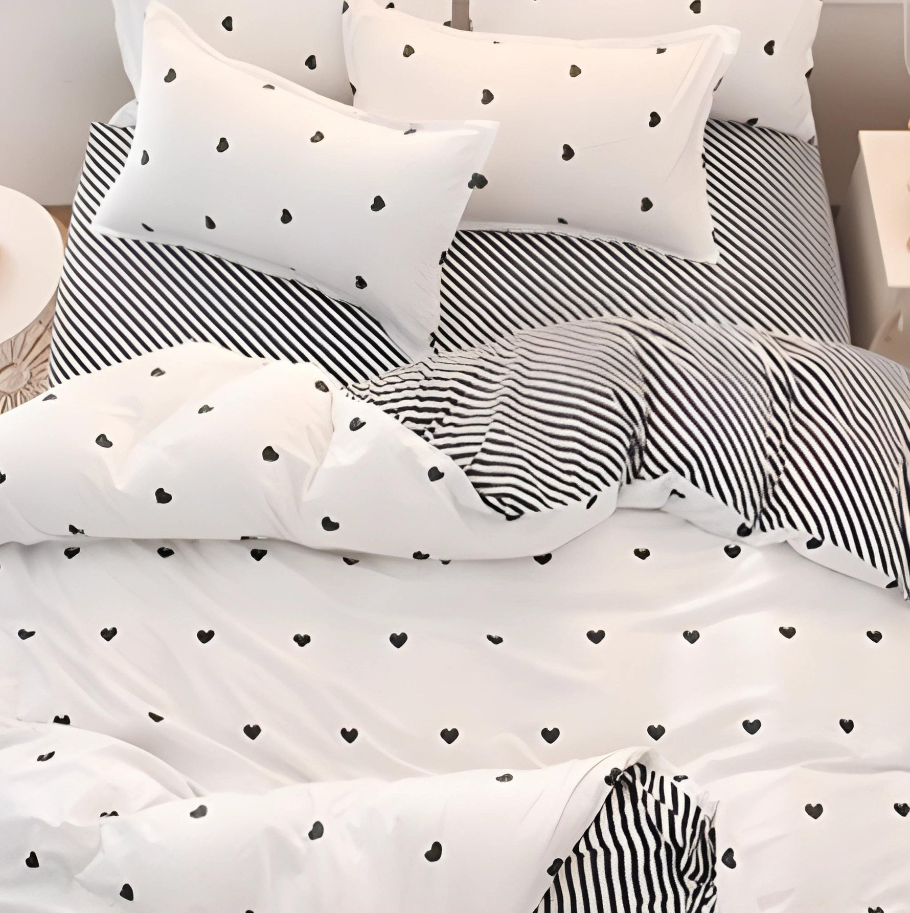 Stylish Duvet Cover Set for Romantic Nights - Heart Design