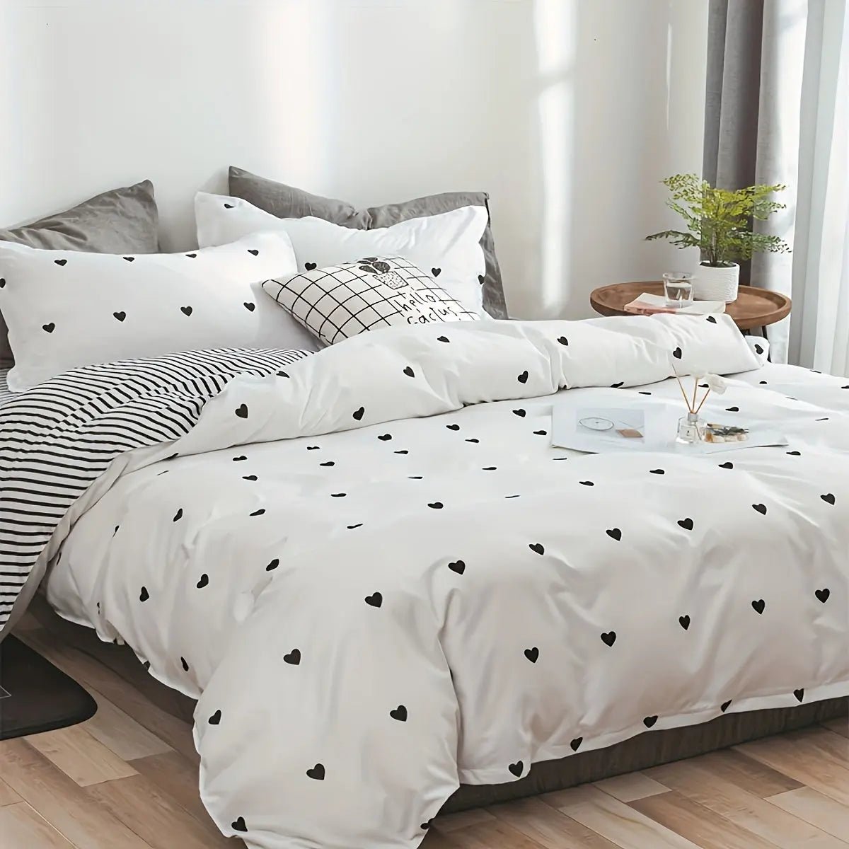 Stylish Duvet Cover Set for Romantic Nights - Heart Design