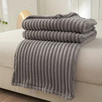 CozyCloud - Fluffy Sofa Blanket for Moments of Well-being