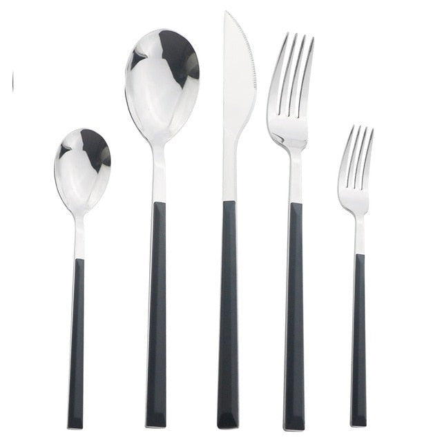 Elegantes Edelstahlbesteckset mit Holz-Marmor-Griff