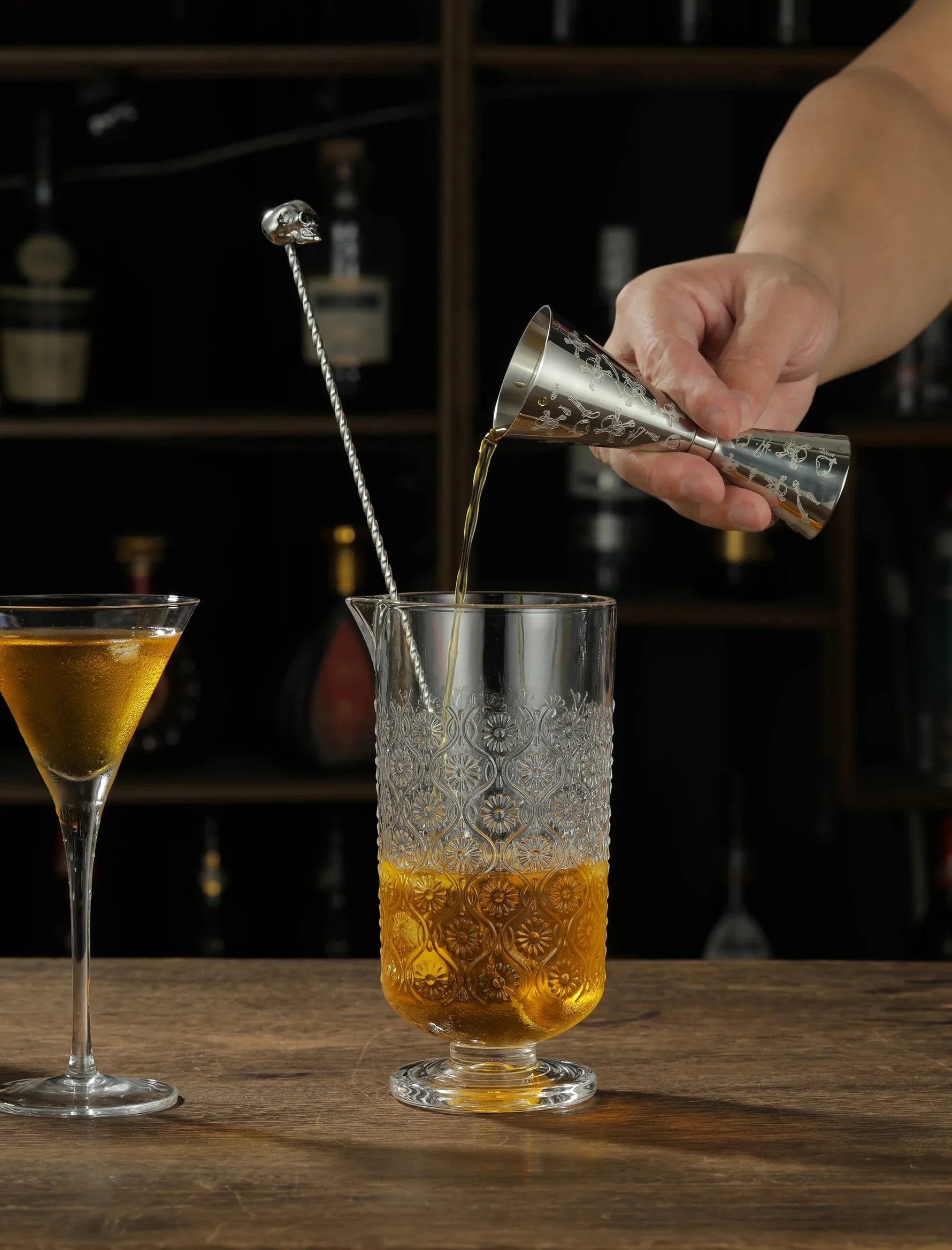 Präziser Edelstahl Messbecher für Cocktails | Mixology Meister