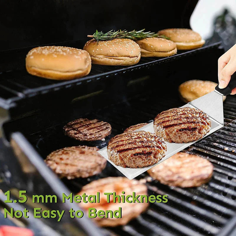 Langer Edelstahl-Grillspatel mit Schneidekante und Reinigungswerkzeug