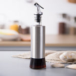 Eleganter Edelstahl-Ölspender mit Glasbehälter für die Küche