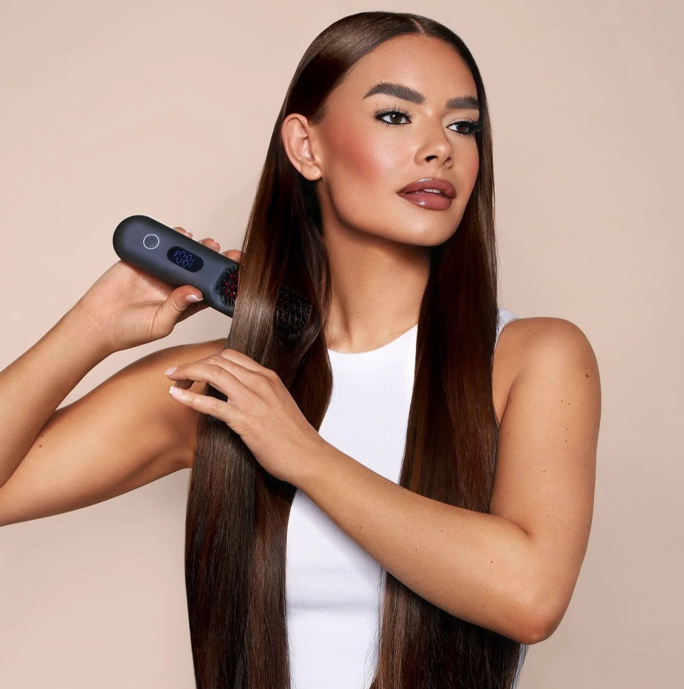 Kabellose Glättbürste für glänzendes Haar – StyleGlide