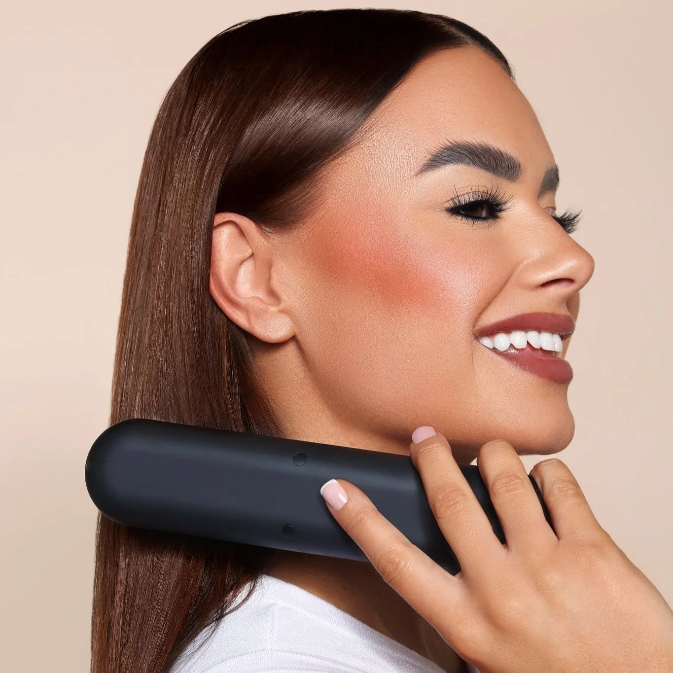 Kabellose Glättbürste für glänzendes Haar – StyleGlide