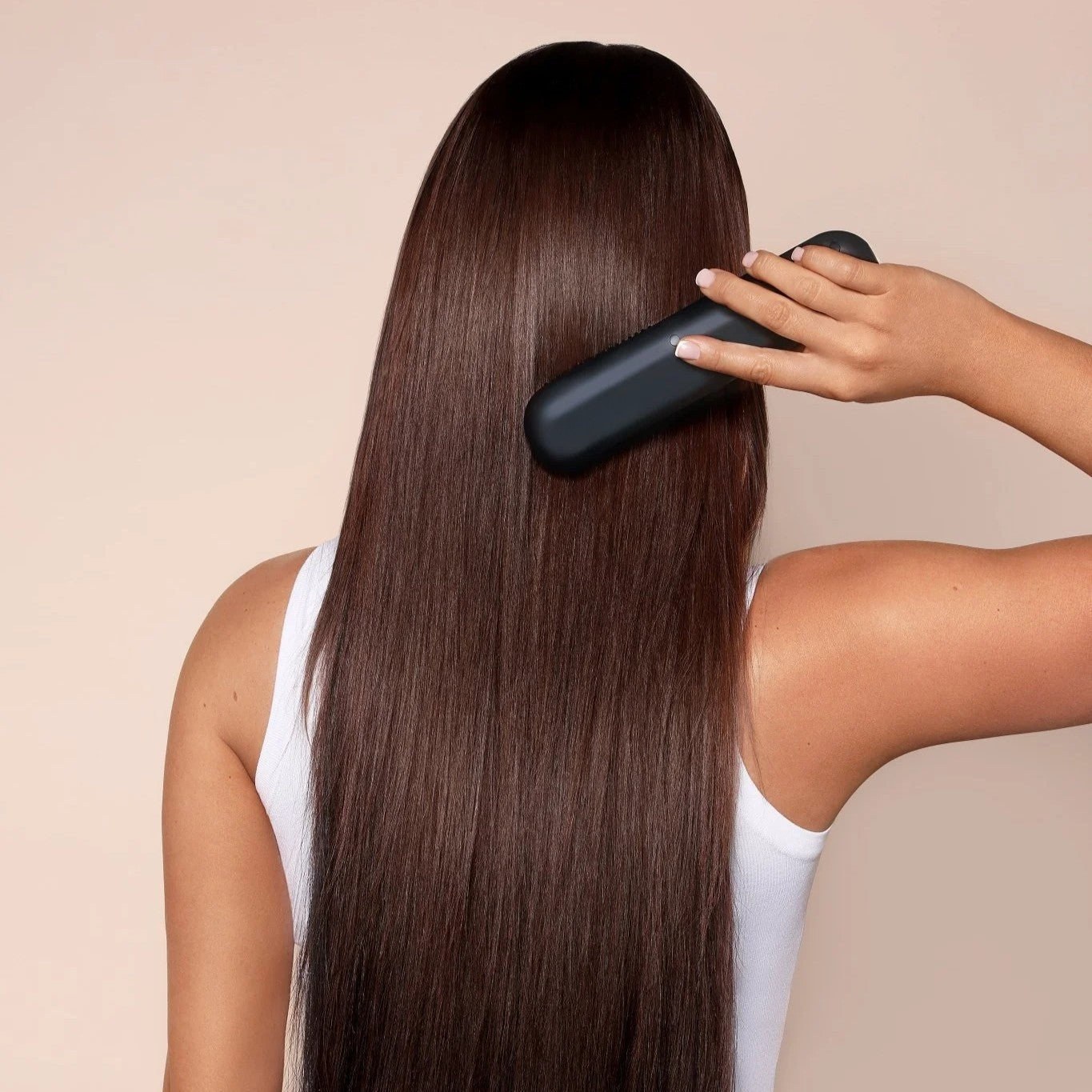 Kabellose Glättbürste für glänzendes Haar – StyleGlide