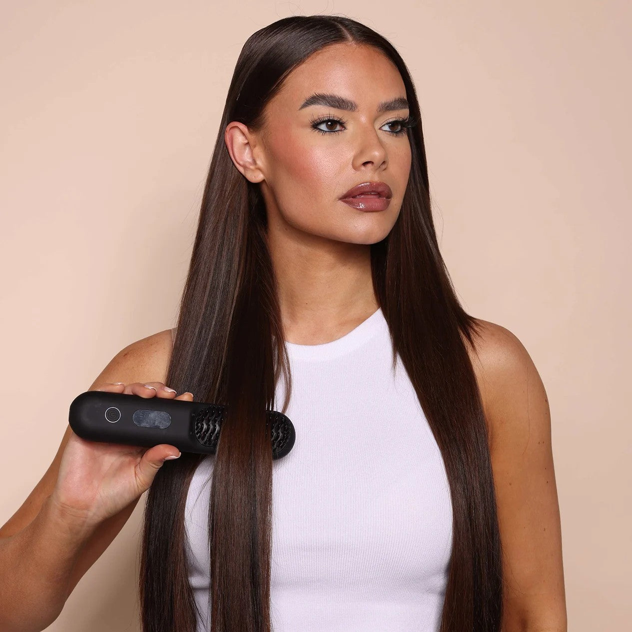 Kabellose Glättbürste für glänzendes Haar – StyleGlide