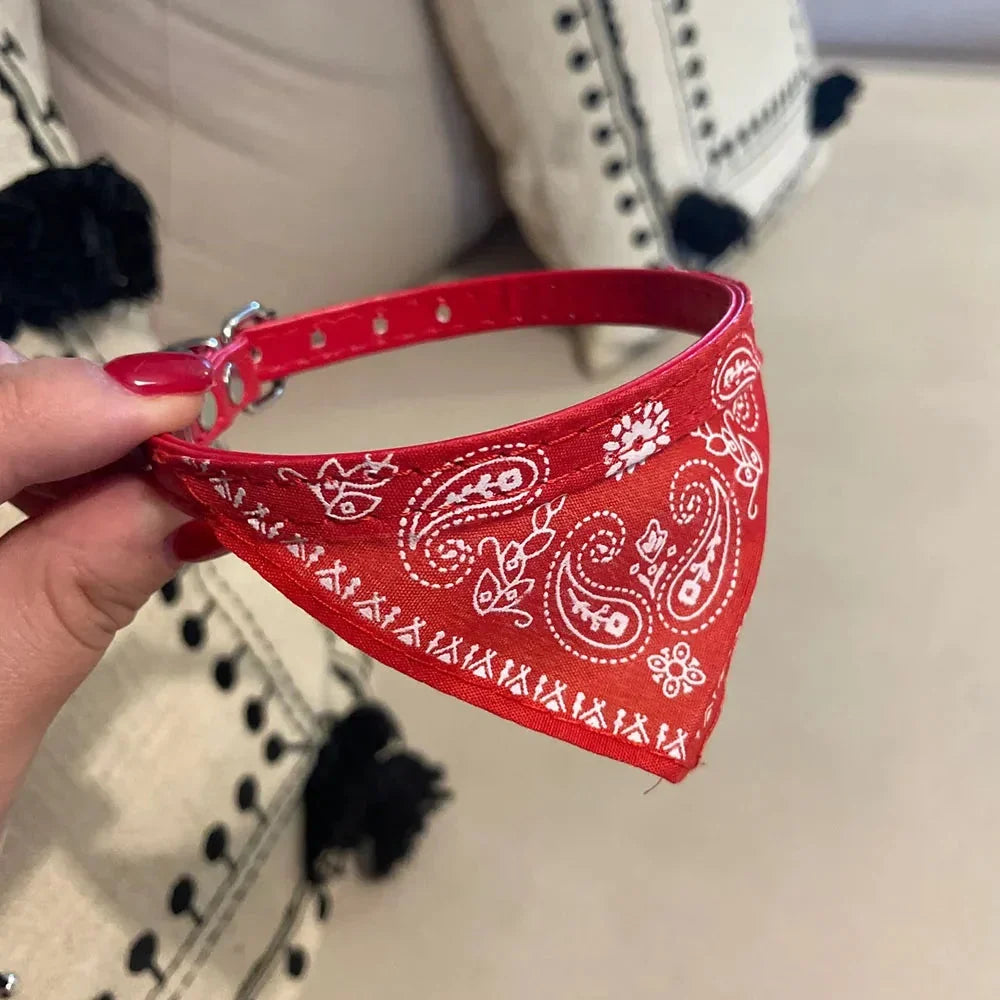 Feline Fashion Bandana Collar - Trendy Pet Accessory