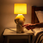 Verspielte LED Tischlampe für Gemütlichkeit und Stil