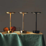Moderne Tischlampe mit USB-Ladefunktion und Touch-Steuerung