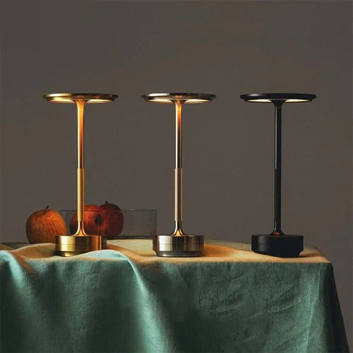 Moderne Tischlampe mit USB-Ladefunktion und Touch-Steuerung