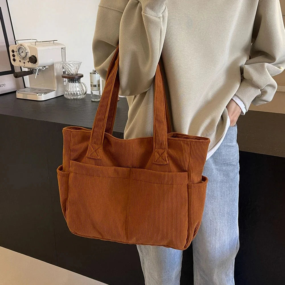 Elegant Shoulder Bag with Versatile Compartments