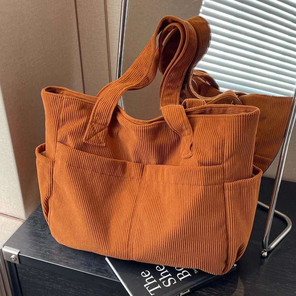 Elegant Shoulder Bag with Versatile Compartments