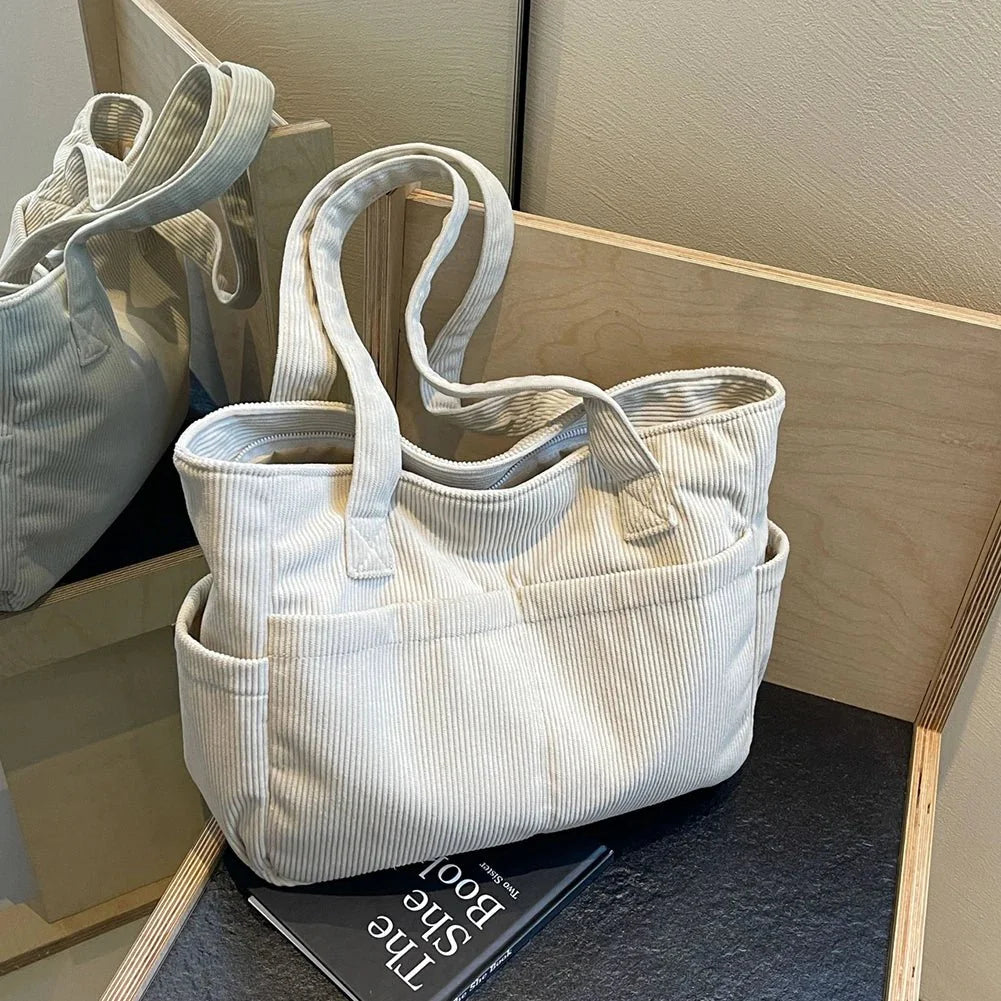 Elegant Shoulder Bag with Versatile Compartments