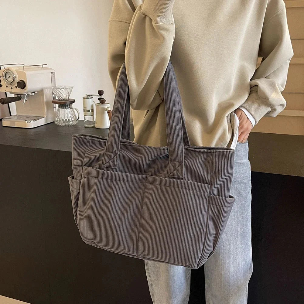 Elegant Shoulder Bag with Versatile Compartments