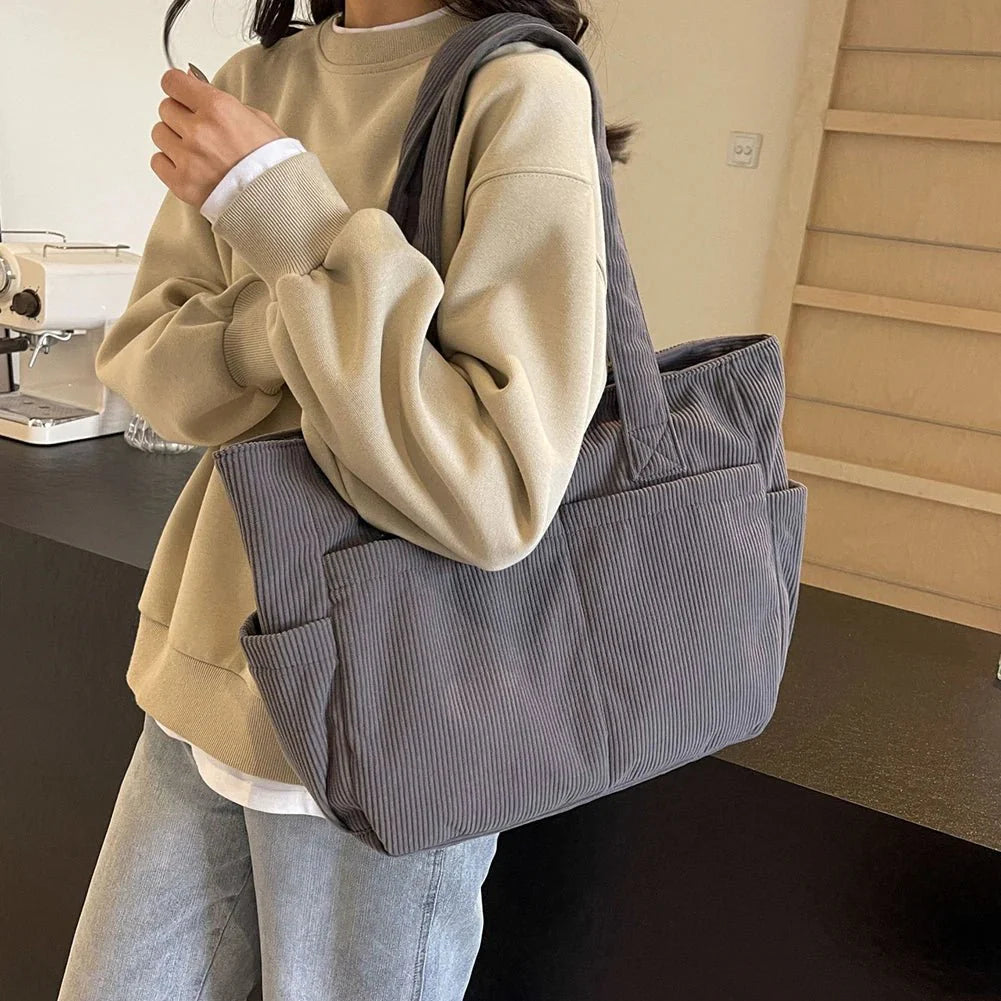 Elegant Shoulder Bag with Versatile Compartments