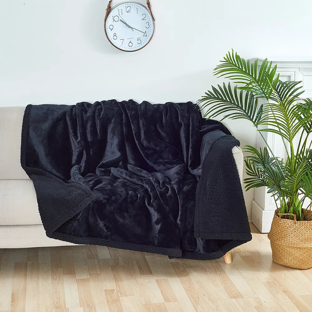 Wasserfeste Decke – Wendemuster, Fleckenresistent & Weiches Plüschdesign