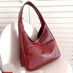 Elegant Shoulder Bag Made of High-Quality Faux Leather - Stylish & Practical