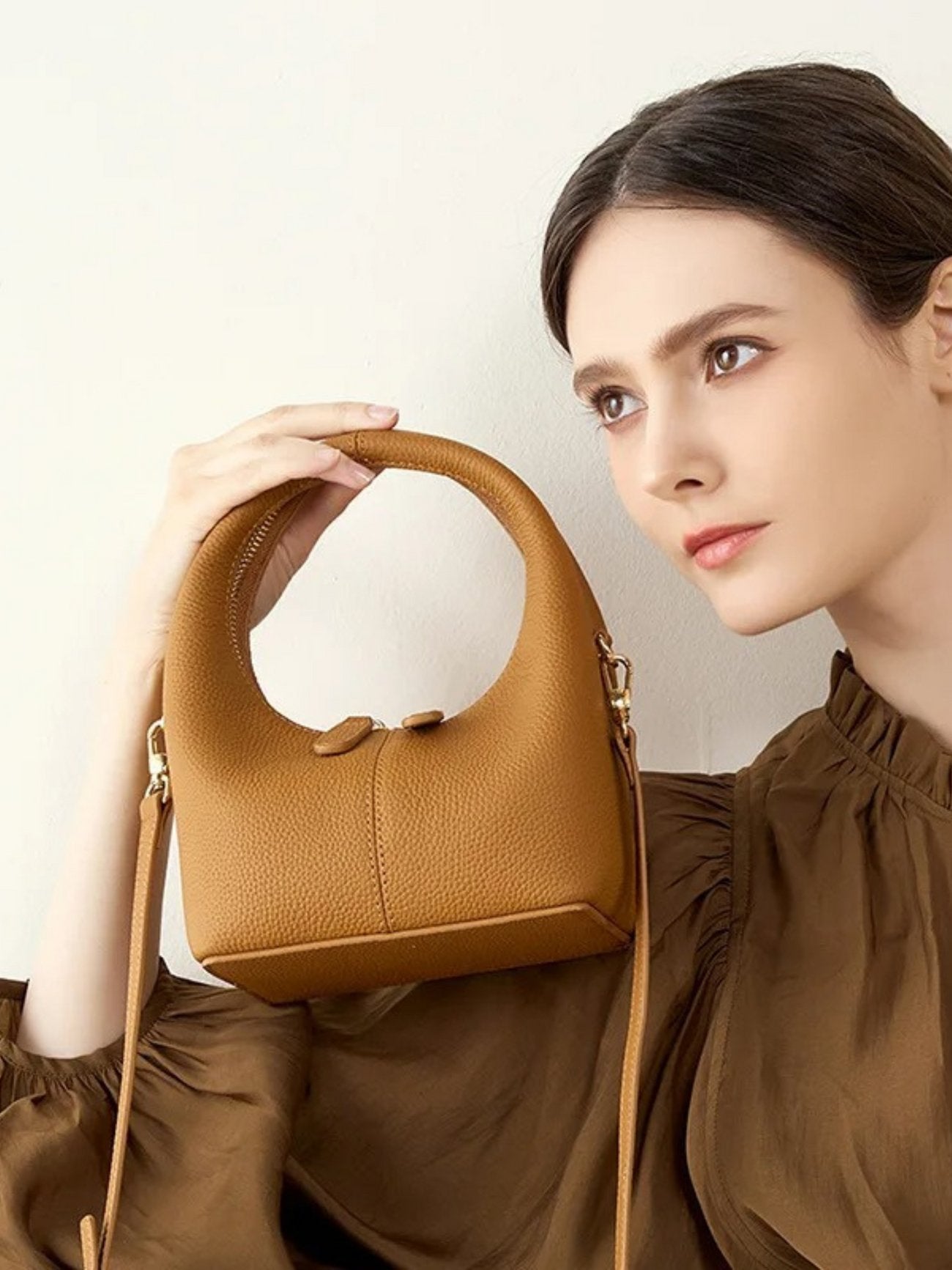 Charming retro handbag for stylish everyday use