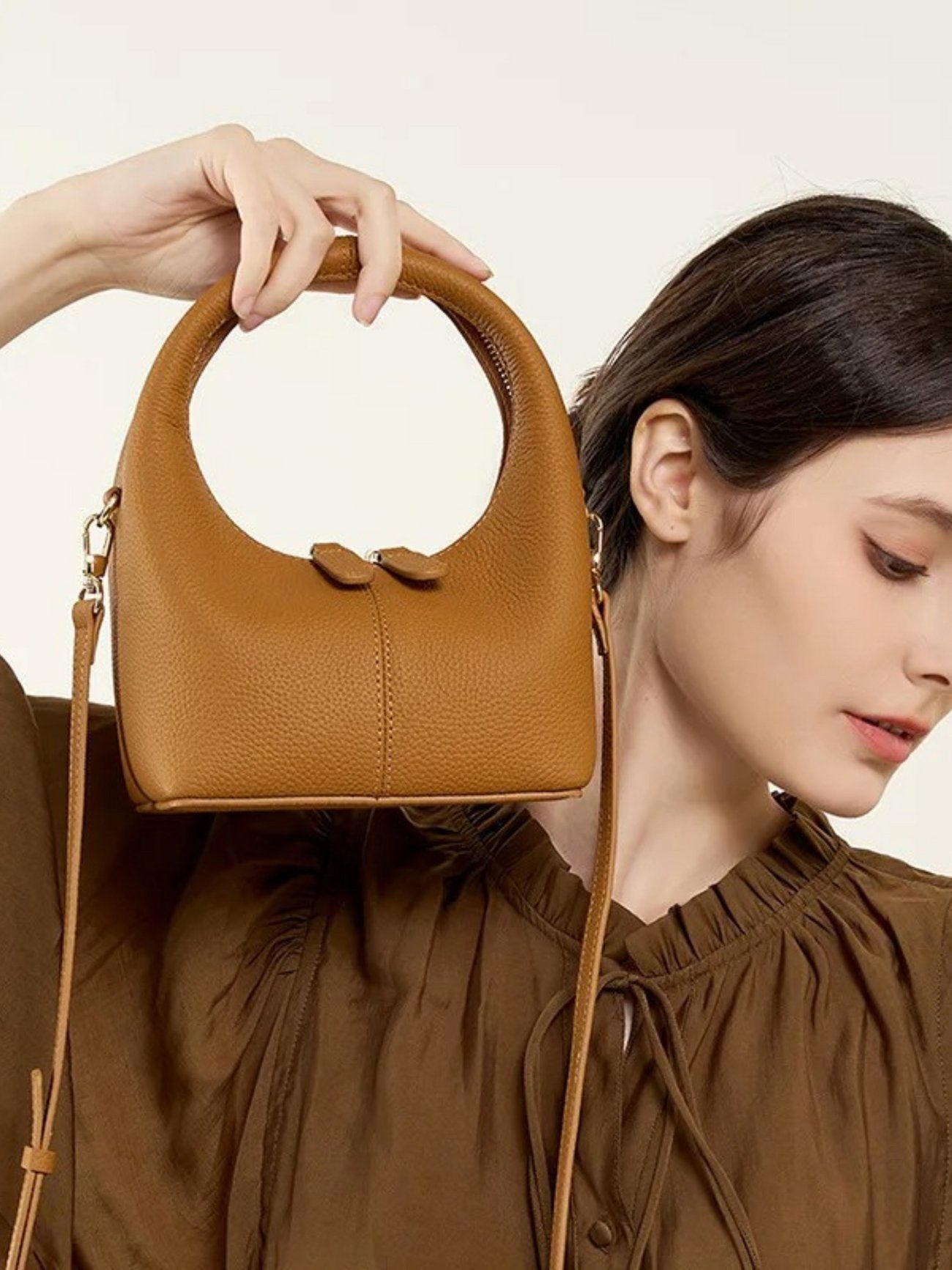 Charming retro handbag for stylish everyday use
