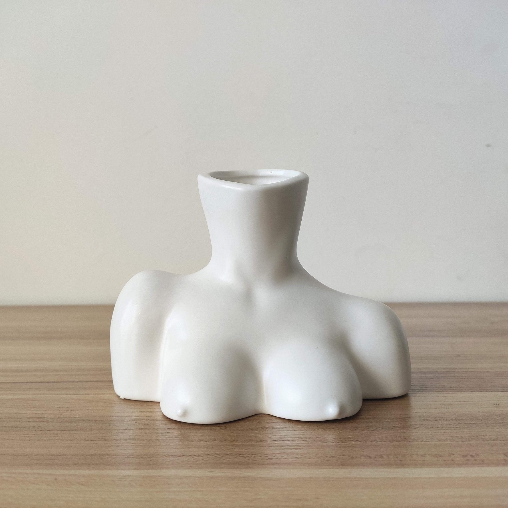 Feminine Eleganz | Figurative Blumenvase für Ihr Zuhause