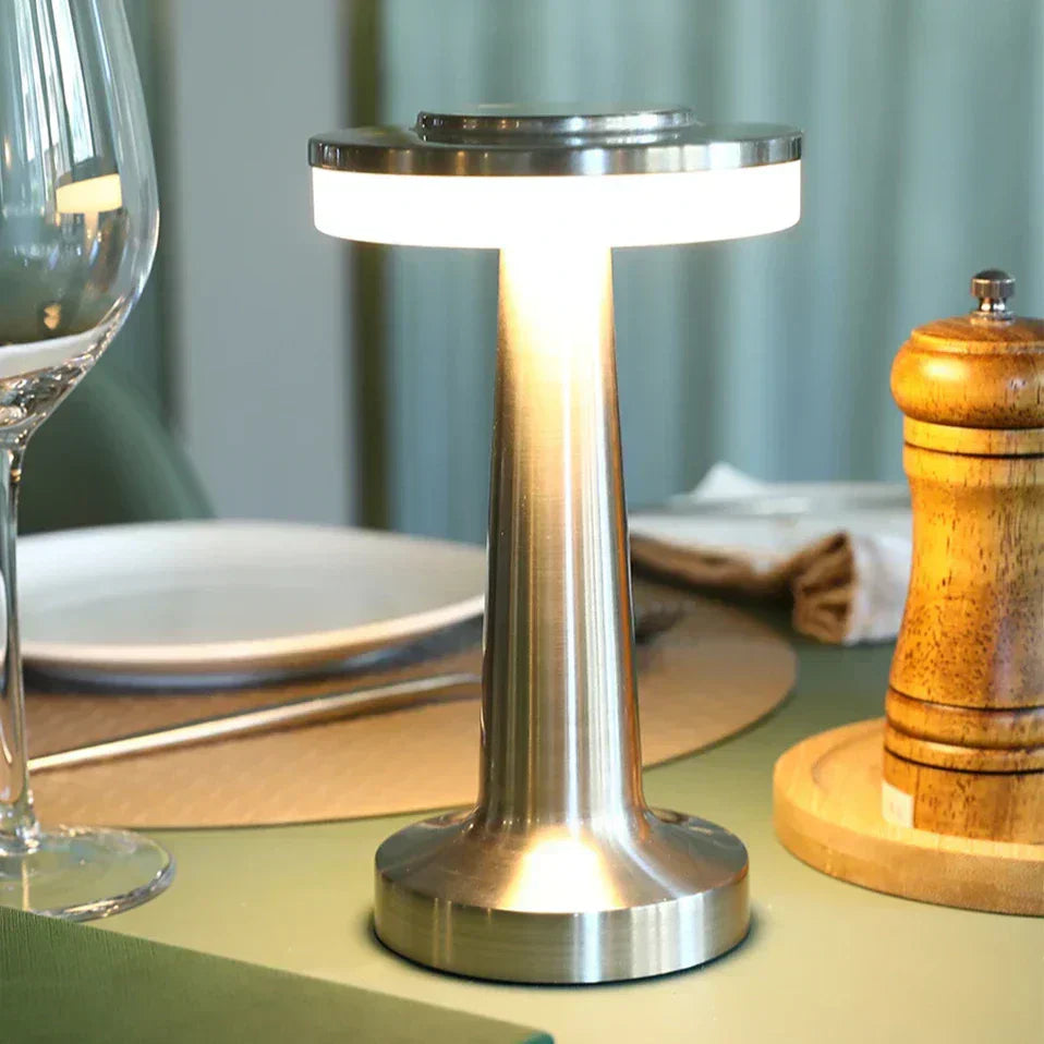 Elegante Wireless Tischlampe - LumiGlow