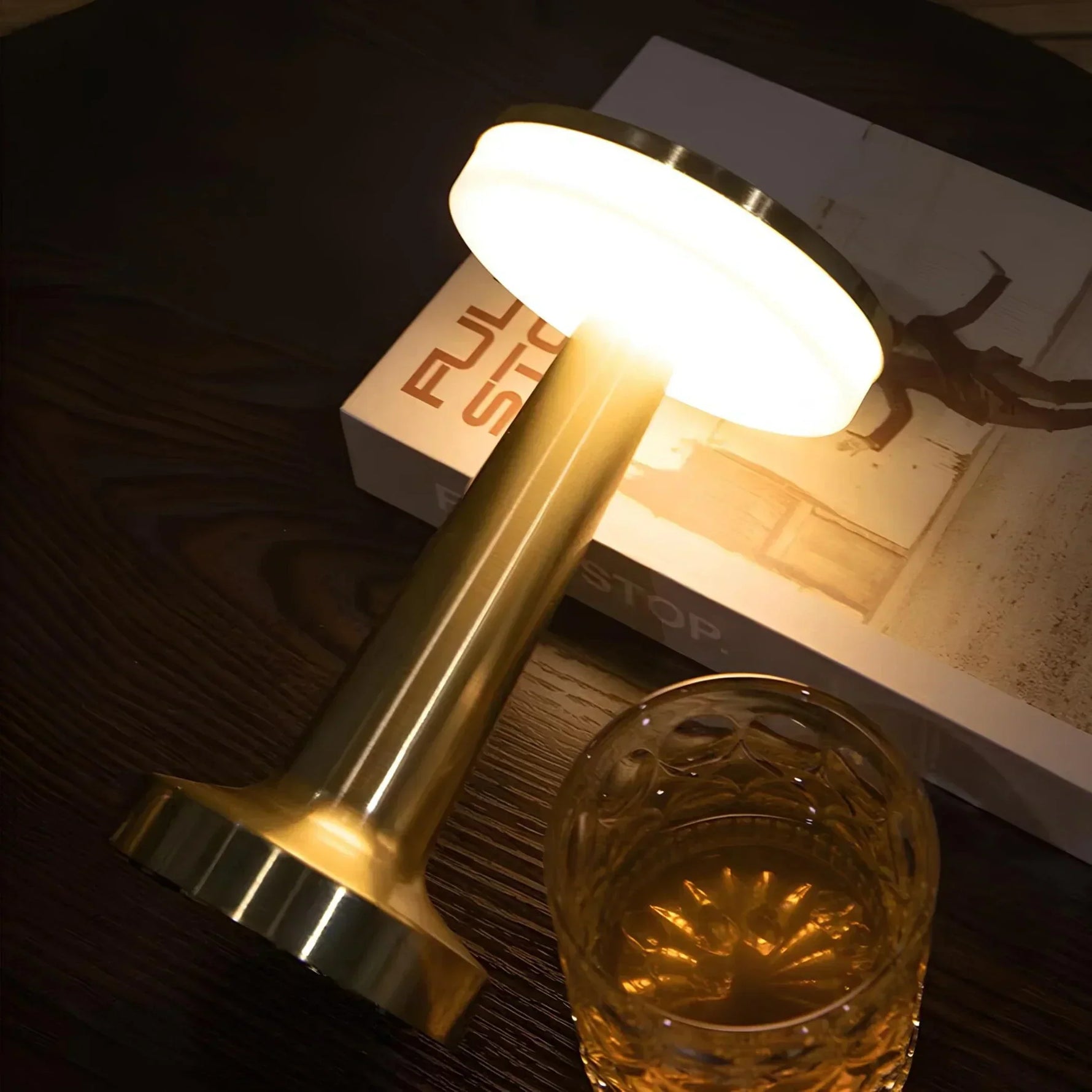 Elegante Wireless Tischlampe - LumiGlow