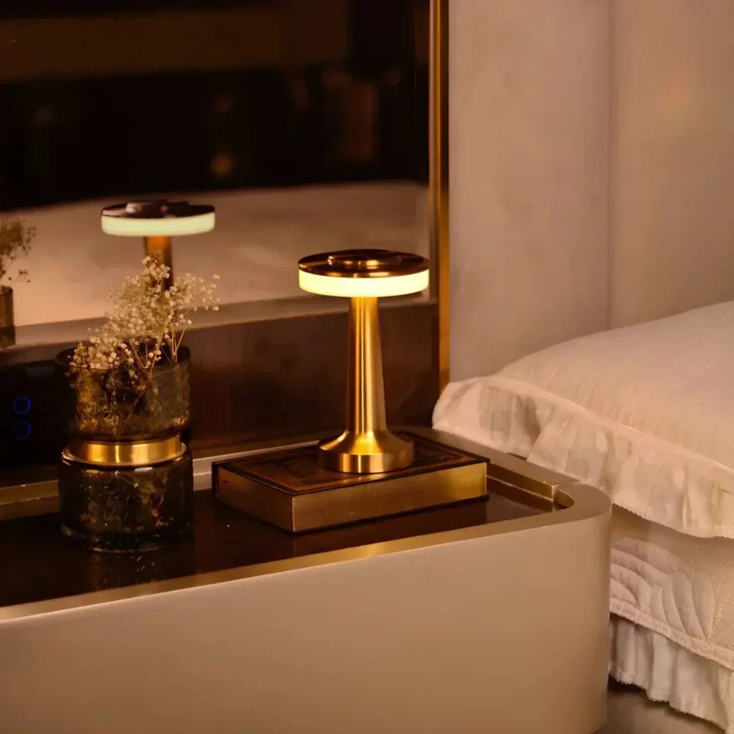 Elegante Wireless Tischlampe - LumiGlow