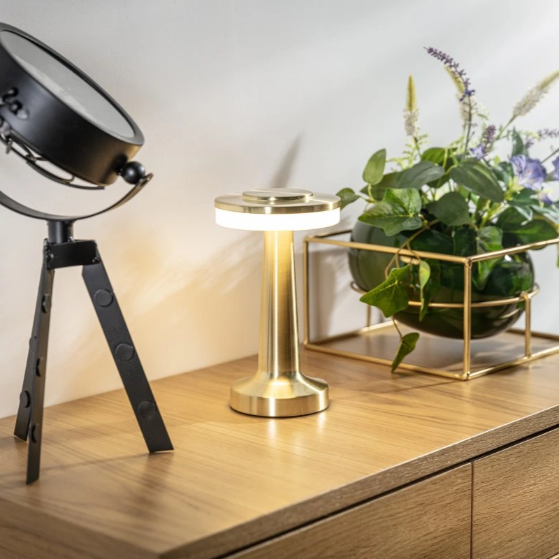 Elegante Wireless Tischlampe - LumiGlow