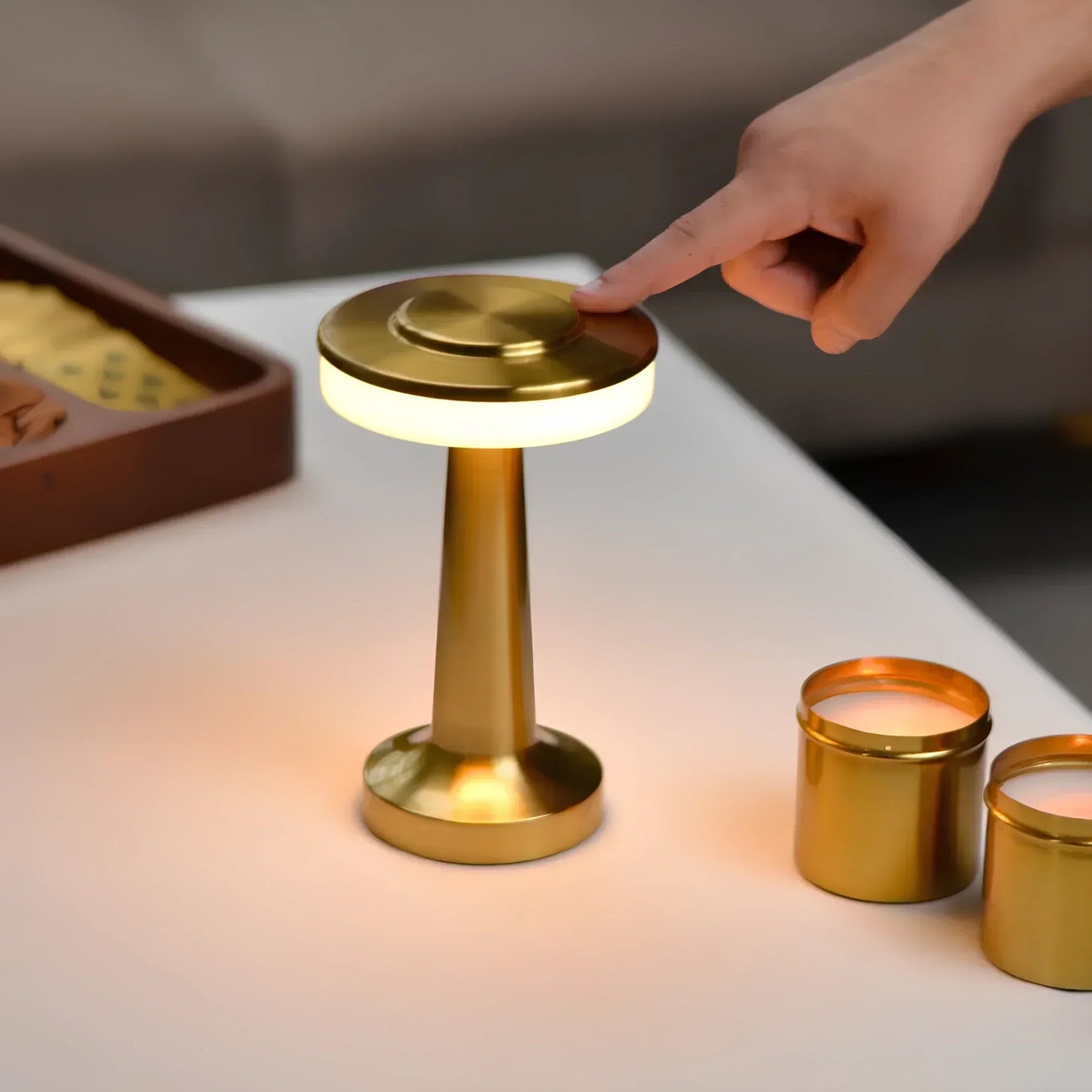 Elegante Wireless Tischlampe - LumiGlow