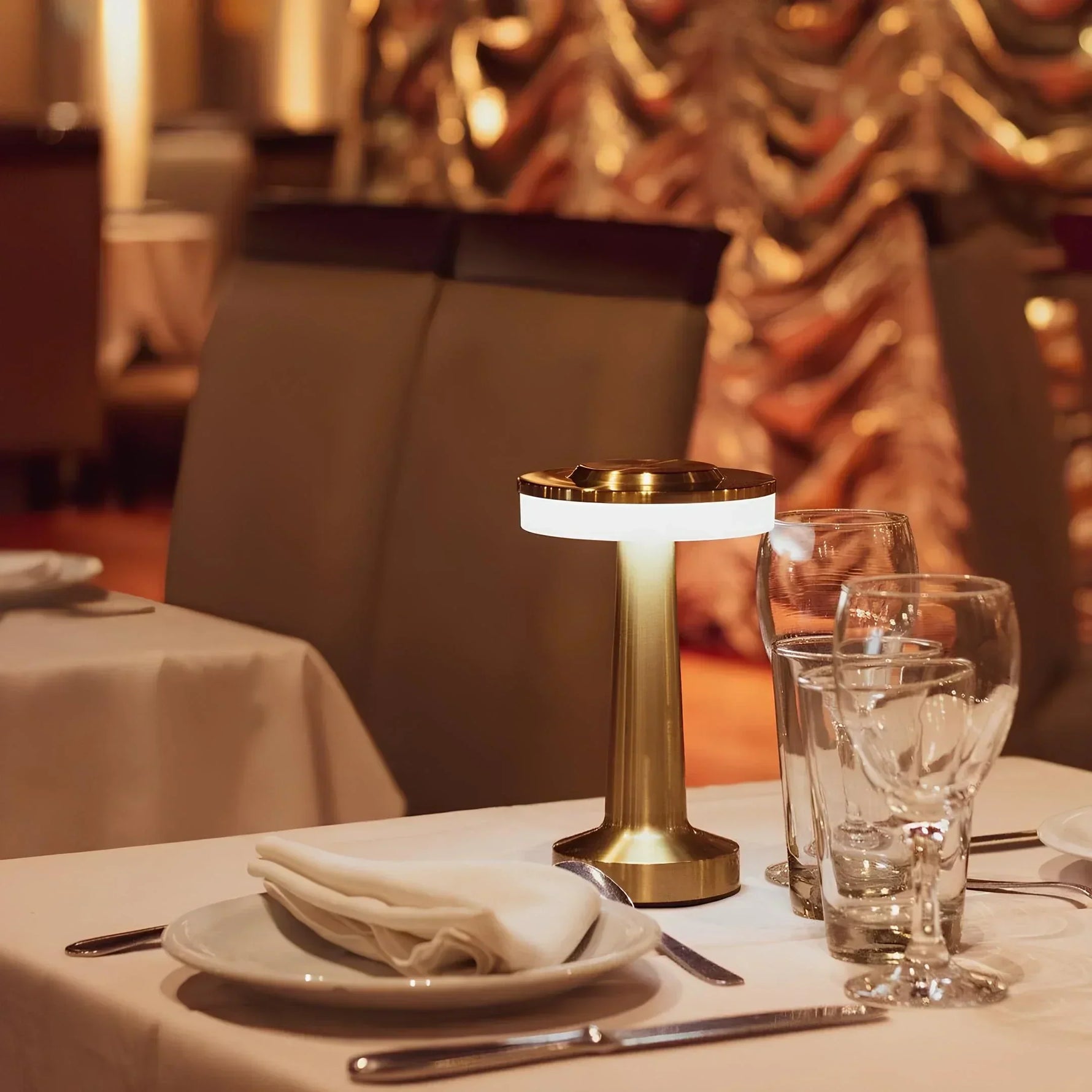 Elegante Wireless Tischlampe - LumiGlow
