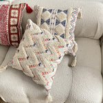 Boho-inspirierter Wurfkissenbezug mit Quasten