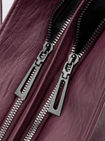 Stylische Handtasche mit mehreren Fächern und abnehmbarem Schultergurt