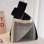 ChicMini – Trendy Handbag for Relaxed Occasions