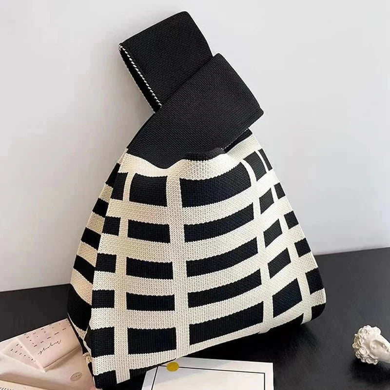 ChicMini – Trendy Handbag for Relaxed Occasions