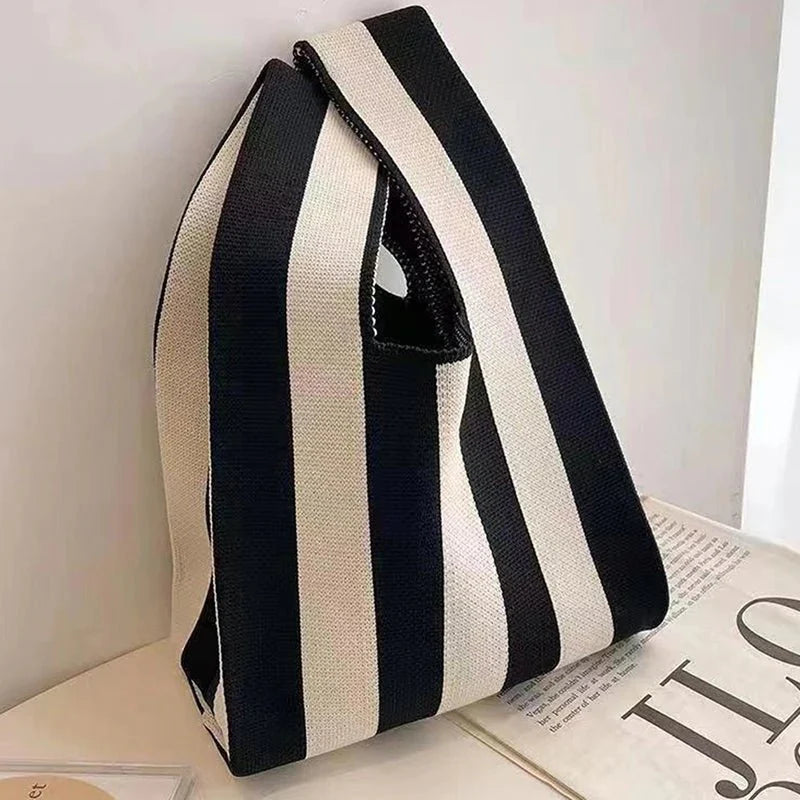 ChicMini – Trendy Handbag for Relaxed Occasions