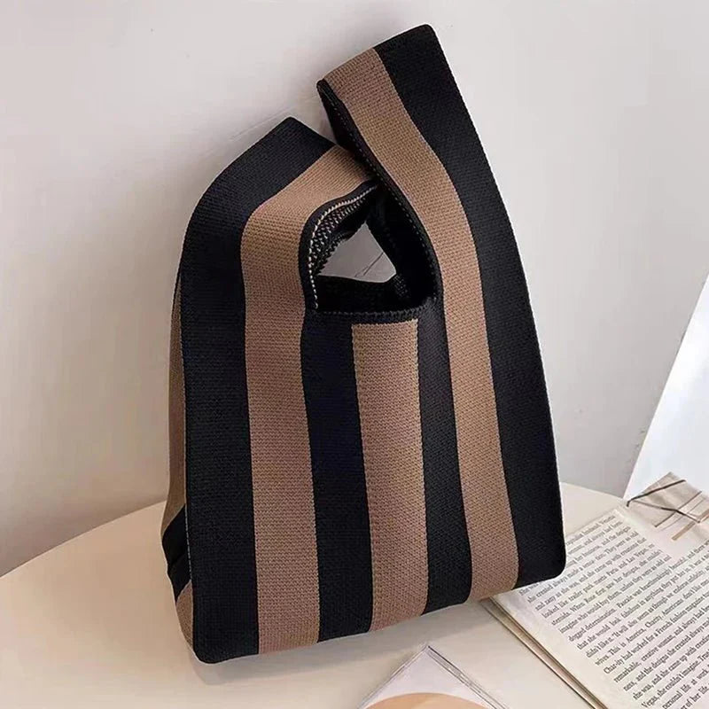 ChicMini – Trendy Handbag for Relaxed Occasions